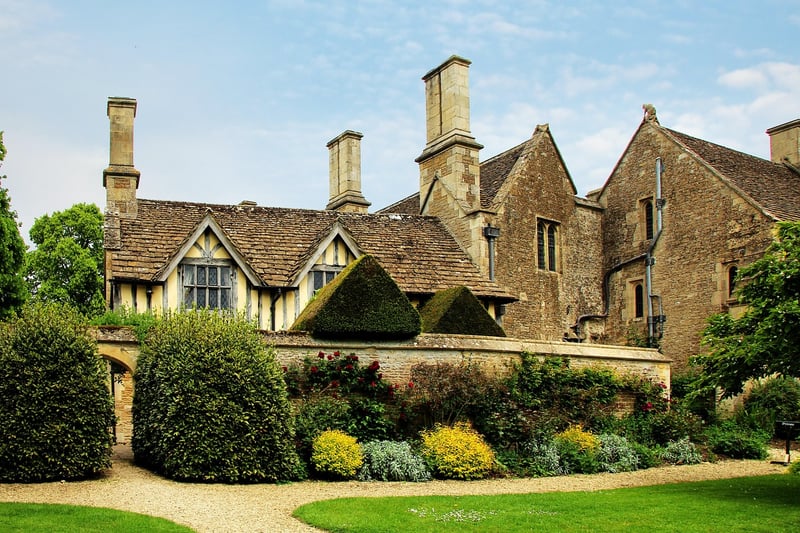 Lakeside Manor